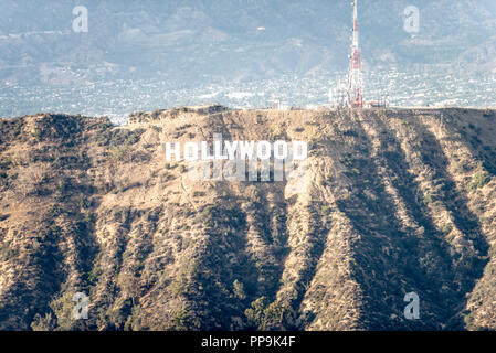HOLLYWOOD, CA - 28. September 2016: Hollywood-Zeichen und Los Angeles Blick vom Hubschrauber. Ursprünglich als Werbung für Immobilien developmen Stockfoto
