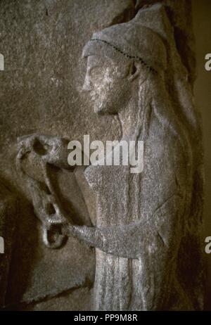 Griechische Kunst Hermes agoraios und Nächstenliebe. Detail. Thasian Marmor. Entlastung der Passage von Theori. Von der Agora von Thasos. 480 v. Chr.. Das Museum des Louvre. Paris. Stockfoto