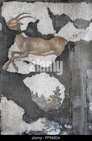 Großer Palast Mosaic Museum. 4.-6. Jahrhunderte. Detail aus einem Mosaik, eine Gazelle zu kämpfen. Süd-westlichen Halle. Istanbul. Die Türkei. Stockfoto