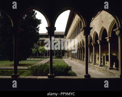 Königliches Kloster der Heiligen Maria von Pedralbes. Im 14. Jahrhundert gegründet. Gotische Kreuzgang. Architektonisches detail. Barcelona, Katalonien, Spanien. Stockfoto