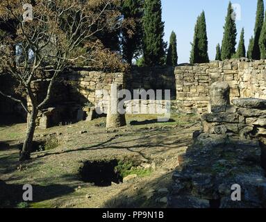 Iberischen Siedlung von El Puig de Sant Andreu. 6. Jahrhundert 2. vorchristlichen Jahrhundert. Ruinen von einem Gebäude, vermutlich für ein Ritual (3. Jahrhundert v. Chr.). Ullastret, Provinz Girona, Katalonien, Spanien. Stockfoto