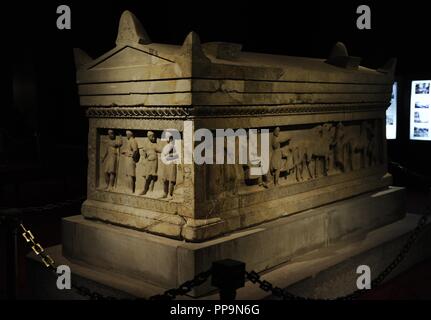 Lykischen Sarkophag. 5. Jahrhundert v. Chr.. Paros Marmor. Königliche Nekropole von Sidon. Kammer IV. Archäologische Museum. Istanbul. Die Türkei. Stockfoto