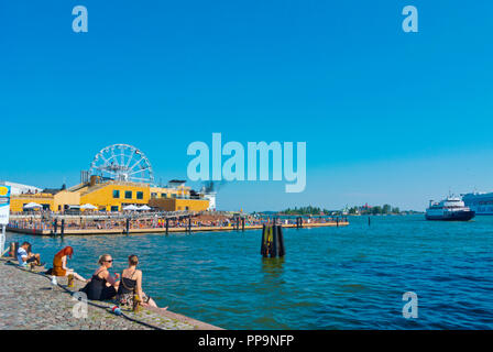 Blick auf Garten und Meer, Kauppatori, Marktplatz, Helsinki, Finnland Stockfoto