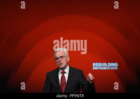 Schatten der Schatzkanzler John McDonnell in seiner Rede auf der jährlichen Konferenz der Labour Party in der Arena und Convention Center (ACC), in Liverpool. Stockfoto