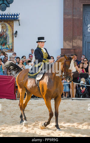 Weibliche Pferdesport. Jährliche Veranstaltung, Tag der Pferde, Feier, Event, Fuengirola, Málaga, Andalusien, Spanien. September 2018 Stockfoto