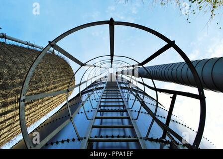 Leiter der Seite eines Silos Stockfoto