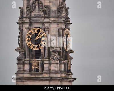 Cardiff, Großbritannien - 16. Semptember 2018: Ansicht von Cardiff Hall tower Clock Stockfoto