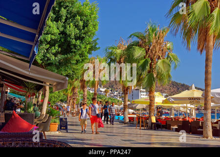 Bodrum Strandpromenade an der East Bay, Stadt Bodrum, Mugla, Türkei. Stockfoto