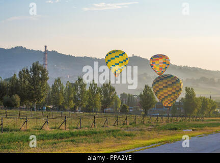 Parco Acquarossa, Italien - das Land in der Gemeinde von Città di Castello, Umbrien, von dem aus die Ballons der Todi Sagrantino Cup gehen Stockfoto