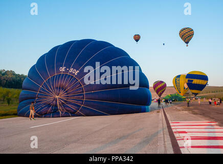 Parco Acquarossa, Italien - das Land in der Gemeinde von Città di Castello, Umbrien, von dem aus die Ballons der Todi Sagrantino Cup gehen Stockfoto