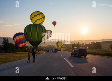 Parco Acquarossa, Italien - das Land in der Gemeinde von Città di Castello, Umbrien, von dem aus die Ballons der Todi Sagrantino Cup gehen Stockfoto