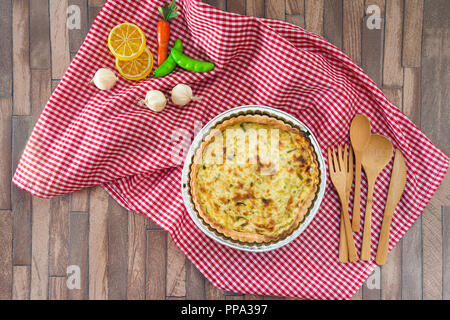 Lauch Quiche pie und geräuchertem Lachs Stockfoto