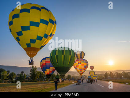 Parco Acquarossa, Italien - das Land in der Gemeinde von Città di Castello, Umbrien, von dem aus die Ballons der Todi Sagrantino Cup gehen Stockfoto