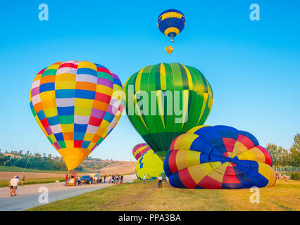 Parco Acquarossa, Italien - das Land in der Gemeinde von Città di Castello, Umbrien, von dem aus die Ballons der Todi Sagrantino Cup gehen Stockfoto