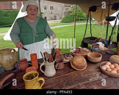 Eine mittelalterliche Messe an Michelham Priory in East Sussex Stockfoto