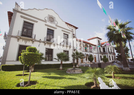 Fassade des Städtischen Palast von Magdalena, Sonora, Mexiko... Fachada del Palacio Municipal de Magdalena, Sonora, Mexiko (Foto: Luis Gutierrez/NortePhoto.com) Stockfoto