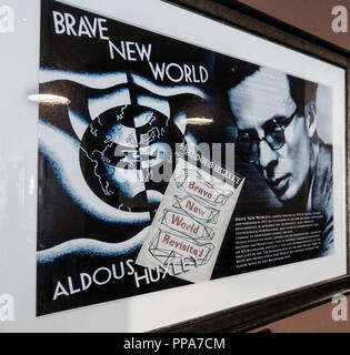 Aldous Huxley's Brave New World Poster im Pub in Billingham. Großbritannien seinen Besuch in der Brunner Mond chemische Anlage wurde gesagt, die Bücher Inspiration zu sein. Stockfoto