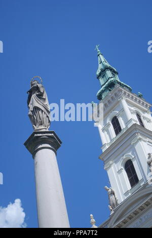 St. Anna Kirche, Szent Anna Templom, dreifaltigkeitssäule vor, Szervita tér, Budapest, Ungarn Stockfoto