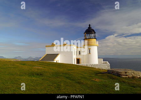 Stoer Leuchtturm ist ein komplett eingerichtetes Ferienhaus Leuchtturm auf Stoer Kopf, nördlich von Lochinver, Sutherland, North West Schottland entfernt. Stockfoto