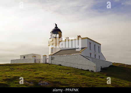 Stoer Leuchtturm ist ein komplett eingerichtetes Ferienhaus Leuchtturm auf Stoer Kopf, nördlich von Lochinver, Sutherland, North West Schottland entfernt. Stockfoto