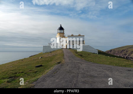 Stoer Leuchtturm ist ein komplett eingerichtetes Ferienhaus Leuchtturm auf Stoer Kopf, nördlich von Lochinver, Sutherland, North West Schottland entfernt. Stockfoto