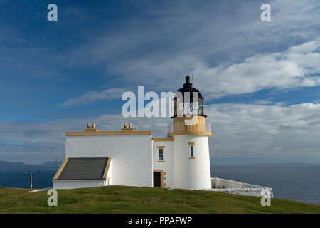 Stoer Leuchtturm ist ein komplett eingerichtetes Ferienhaus Leuchtturm auf Stoer Kopf, nördlich von Lochinver, Sutherland, North West Schottland entfernt. Stockfoto