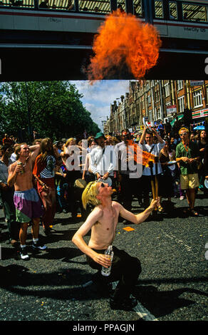 Feuerspucker, Reclaim-the-Streets, Straßenfest, Anti Auto Bewegung, London, England, UK, GB. Stockfoto