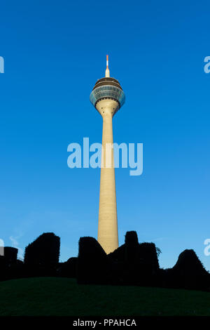 Rheinturm, Fernmeldeturm, Düsseldorf, Nordrhein-Westfalen, Deutschland, Europa Stockfoto