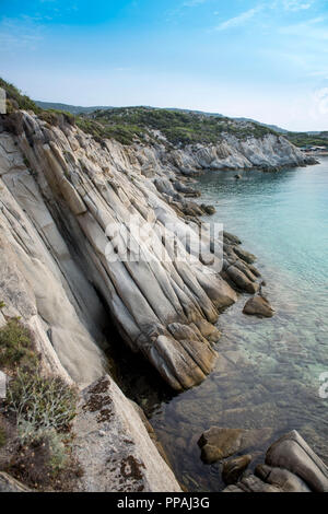 Klippen in der Nähe von Kalamitsi Beach, Sithonia Chalkidiki Griechenland Stockfoto