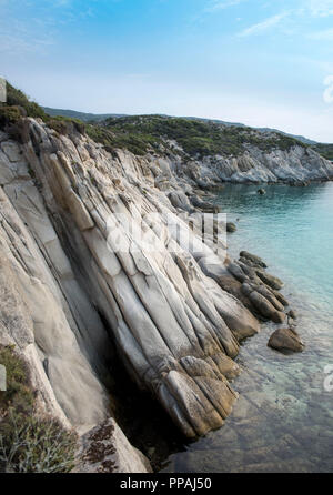 Klippen in der Nähe von Kalamitsi Beach, Sithonia Chalkidiki Griechenland Stockfoto