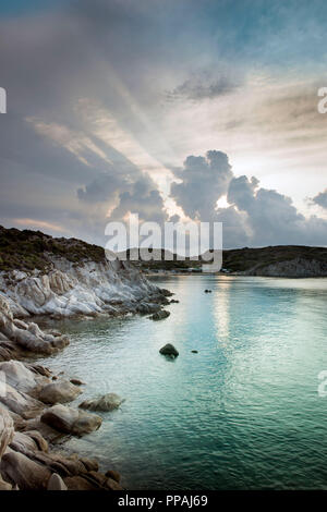 Klippen in der Nähe von Kalamitsi Beach, Sithonia Chalkidiki Griechenland Stockfoto