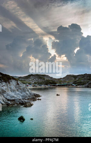 Klippen in der Nähe von Kalamitsi Beach, Sithonia Chalkidiki Griechenland Stockfoto