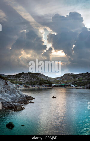 Klippen in der Nähe von Kalamitsi Beach, Sithonia Chalkidiki Griechenland Stockfoto