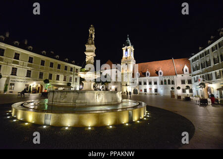 Maximilian Brunnen. Bratislava Hauptplatz (Hlavné námestie), Slowakei Stockfoto