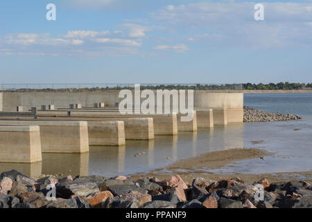 Colorado City Wasserversorgung am See Standley Reservoir für Städte von Westminster, Northglenn, und Thornton in Colorado Austrocknen von Dürre Stockfoto