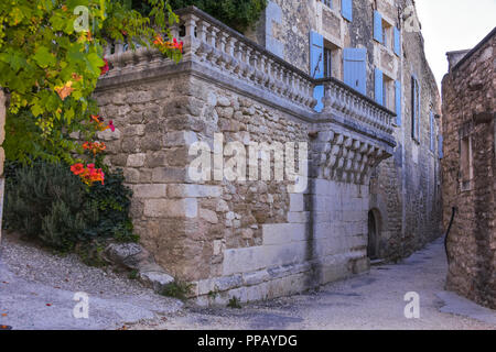 Alte Dorf der Provence, Ménerbes, Frankreich, auf einem Hügel, Departement Vaucluse, Luberon Bergen, Region Provence-Alpes-Côte d'Azur Stockfoto