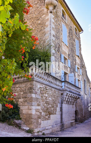 Alte Dorf der Provence, Ménerbes, Frankreich, auf einem Hügel, Departement Vaucluse, Luberon Bergen, Region Provence-Alpes-Côte d'Azur Stockfoto