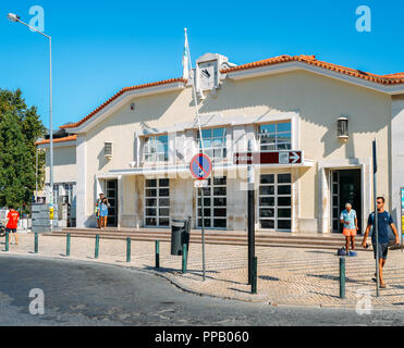 Cascais, Portugal - Sept 23, 2018: Bahnhof Cascais in Portugal. Cascais ist eine Küstenstadt Gemeinde befindet sich 30 Kilometer westlich von Lissabon Stockfoto