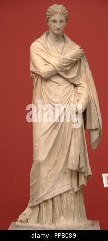 Griechische Kunst. Griechenland. Grabkunst Statue einer Frau in Marmor gehauen. In Delos gefunden. Kopie des 2. Jh. v. Chr. von einem ursprünglichen in 300 v. Chr. datiert. Nationalen Archäologischen Museum. Athen. Stockfoto