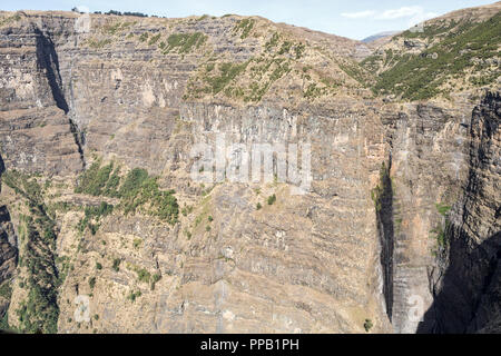 Simiens Nationalpark, Äthiopien. Blick inkl relativ trockenen Wasserfall (rechts) Stockfoto