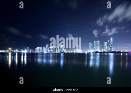 Downtown Skyline über die Biscayne Bay, Miami, Florida, USA Stockfoto