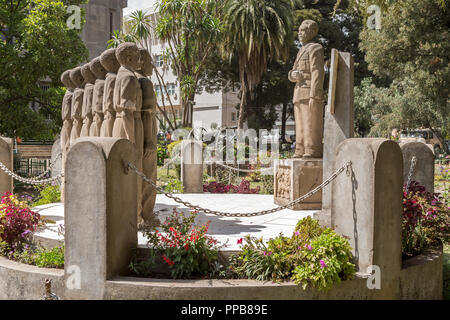 Statue des Kaisers Hailesellasie speking auf 12 Schüler. Addis Abeba, National Museum von Äthiopien Stockfoto