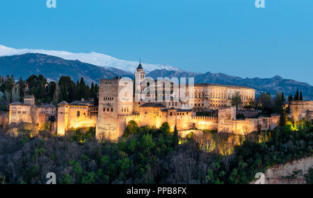 Abendstimmung, Alhambra auf der Sabikah Hill, maurischen Zitadelle, nasriden Paläste, Palast von Karl V. Stockfoto