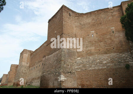 Römische Kunst. Aurelian Wände (Mura Aureliane). Ist eine Linie der Stadtmauer zwischen 271 und 275 in Rom gebaut, während der Herrschaft des römischen Kaisers Aurelian. Detail der Aurelianischen Mauern. Rom. Italien. Europa. Stockfoto