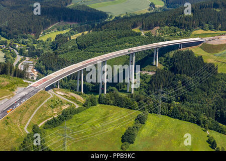 Luftaufnahme, Autobahnbrücke Nuttlar im Bau befindliche Autobahn A46, Bestwig, Sauerland, Nordrhein-Westfalen, Deutschland Stockfoto