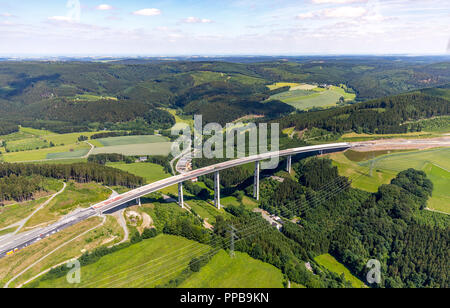 Luftaufnahme, Autobahnbrücke Nuttlar im Bau befindliche Autobahn A46, Bestwig, Sauerland, Nordrhein-Westfalen, Deutschland Stockfoto