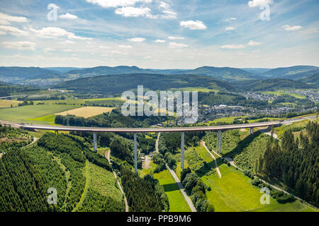 Luftaufnahme, Autobahnbrücke Nuttlar im Bau befindliche Autobahn A46, Bestwig, Sauerland, Nordrhein-Westfalen, Deutschland Stockfoto