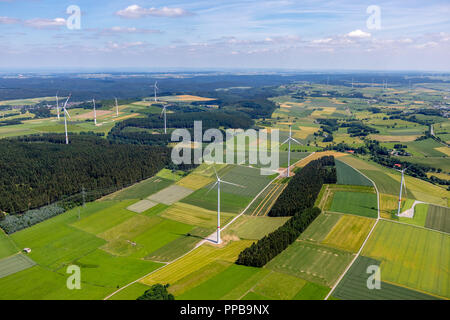 Luftaufnahme, Wind Farm zwischen Altenbüren und Brilon, Windkraftanlagen auf landwirtschaftlichen Flächen, kleine Heide, Brilon, Sauerland Stockfoto