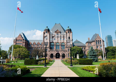 Die Gesetzgebende Versammlung von Ontario am Queens Park an einem klaren Tag Sommer, Toronto. Stockfoto