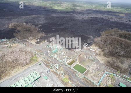 Luftaufnahme von Puna Geothermie Ventures, die von Lava aus den letzten drei Monaten Eruption in Leilani Fincas auf Hawaii Insel vorgedrungen war. Das Hawaii Army National Guard vorgesehenen Schlüssel Führung von der Hawaii County, FEMA, USGS, und der Oregon National Guard mit einer Antenne Umfrage der Gebiete der Insel durch die letzte Eruption und Hurricane Lane erfolgen. 29. August 2018, Hilo Hawaii. Stockfoto